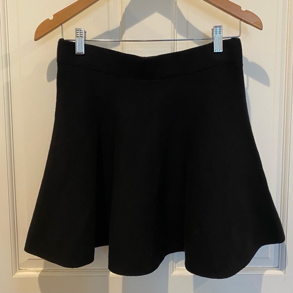 Impeccable Pig mini blk skirt,Flattering,like new - Picture 5 of 5